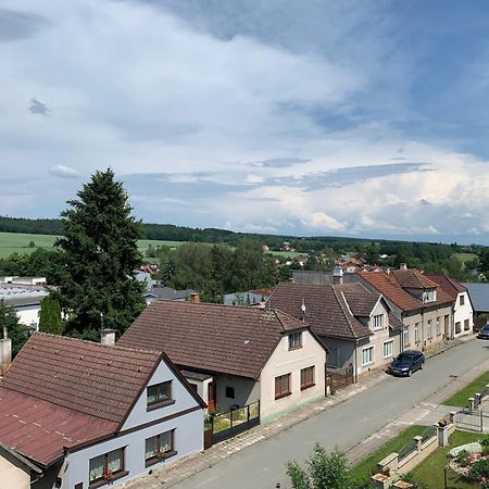 Apartmany Tera Miletin Екстер'єр фото