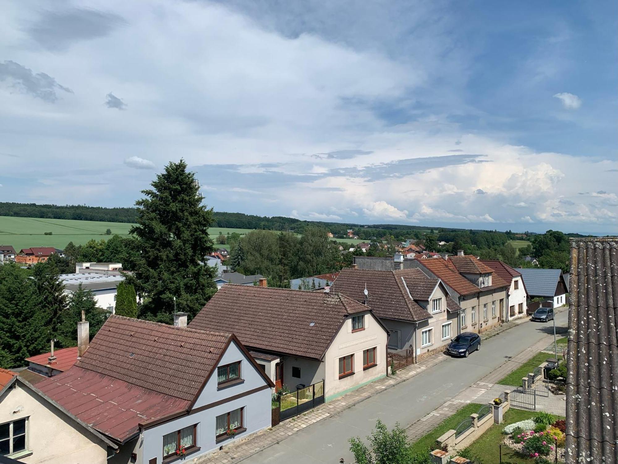 Apartmany Tera Miletin Екстер'єр фото